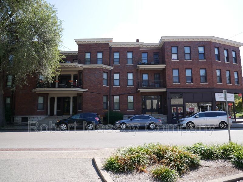 2 bedroom, 1.5 bath WITH A BONUS ROOM! property image