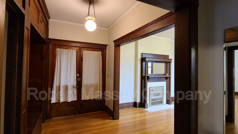 2 bedroom, 1.5 bath WITH A BONUS ROOM! property image