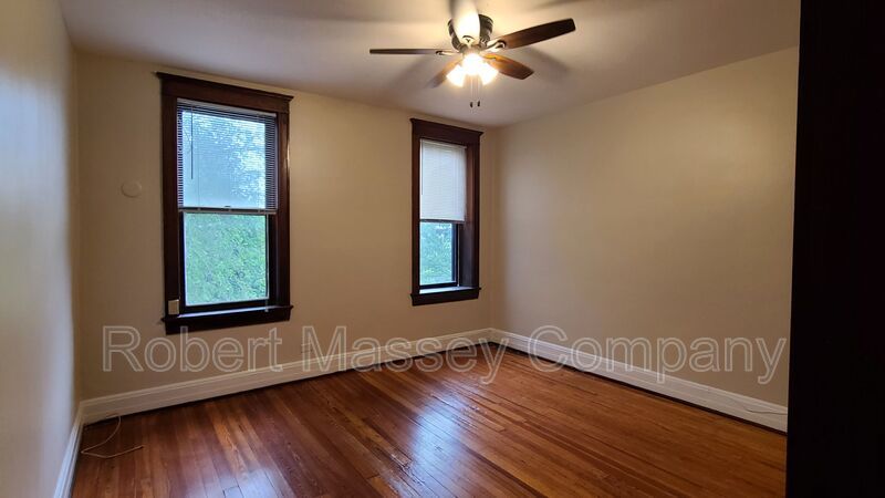 2 bedroom, 1.5 bath WITH A BONUS ROOM! property image