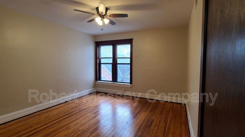 2 bedroom, 1.5 bath WITH A BONUS ROOM! property image