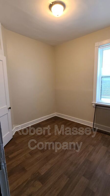 2 bedroom, 1.5 bath WITH A BONUS ROOM! property image