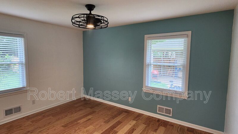 Adorable 3 Bedroom 2 Bath Brick Ranch property image