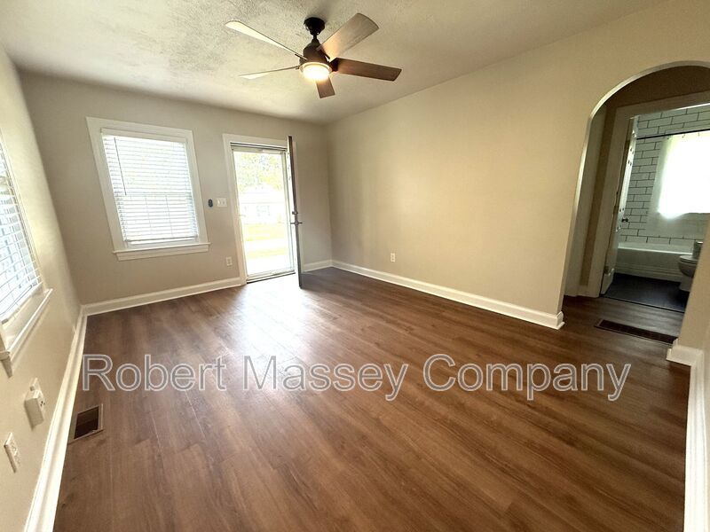 Charming 2 bedroom 1 bath Home property image