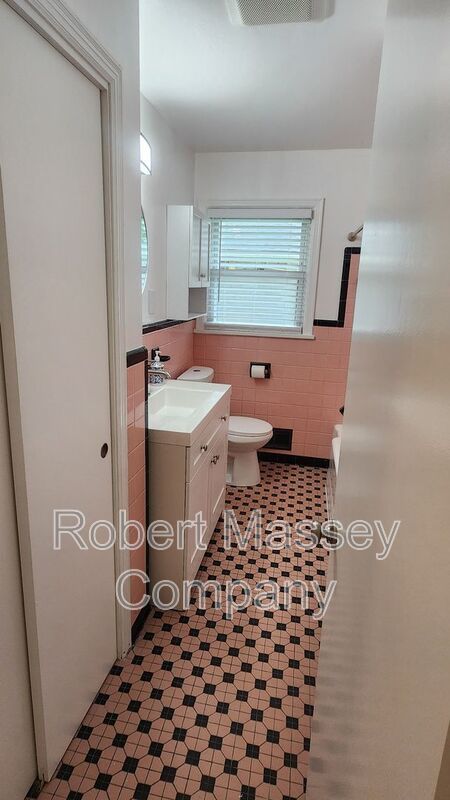 Adorable 3 Bedroom 2 Bath Brick Ranch home in Houston Acres property image