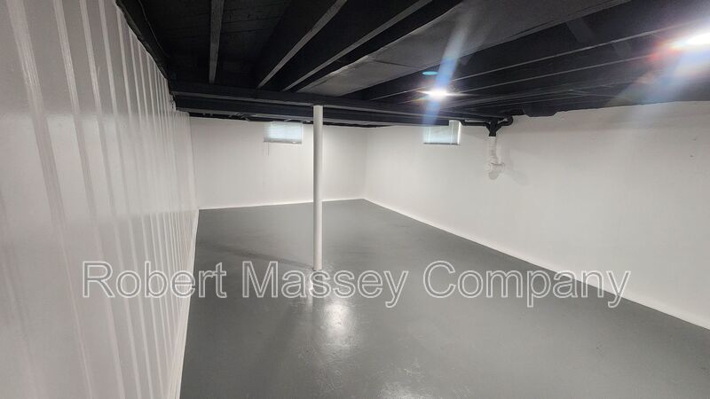 Adorable 3 Bedroom 2 Bath Brick Ranch home in Houston Acres property image