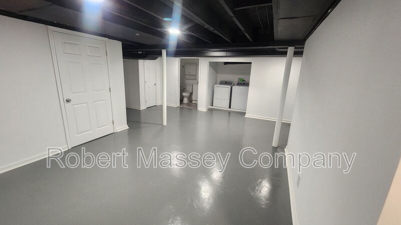 Adorable 3 Bedroom 2 Bath Brick Ranch home in Houston Acres property image