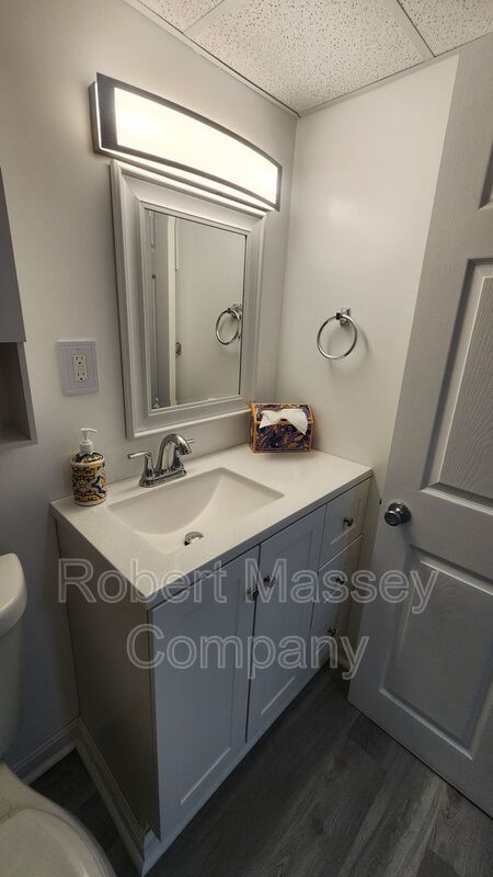 Adorable 3 Bedroom 2 Bath Brick Ranch home in Houston Acres property image