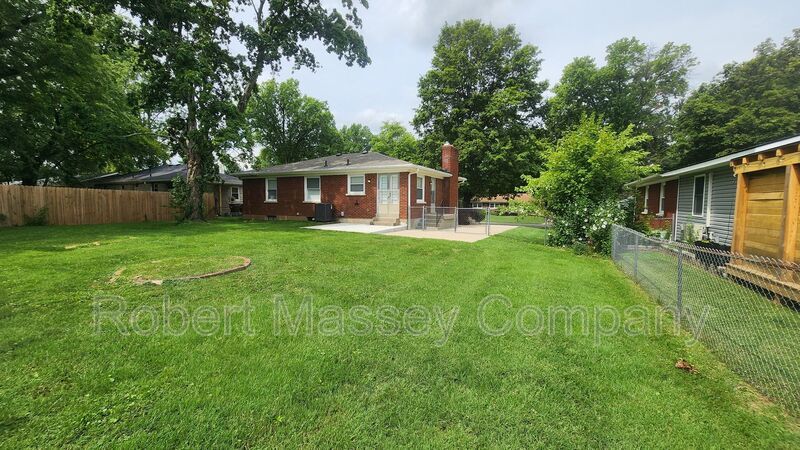 Adorable 3 Bedroom 2 Bath Brick Ranch home in Houston Acres property image