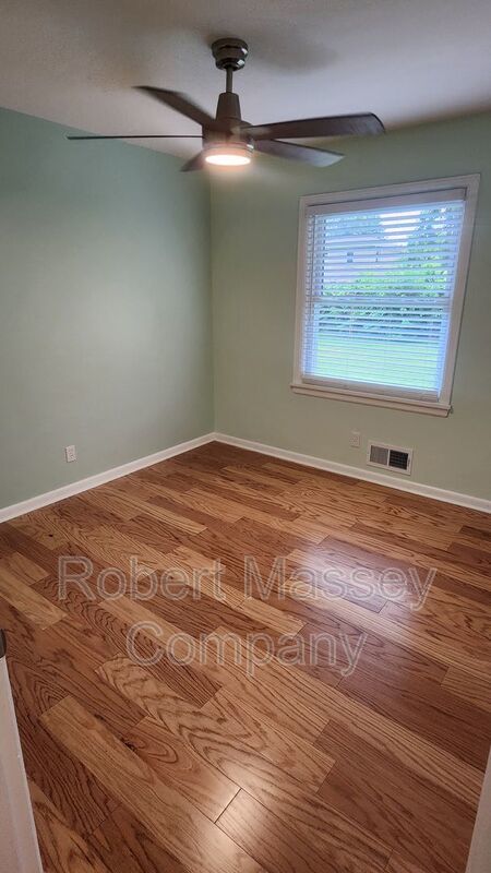 Adorable 3 Bedroom 2 Bath Brick Ranch home in Houston Acres property image