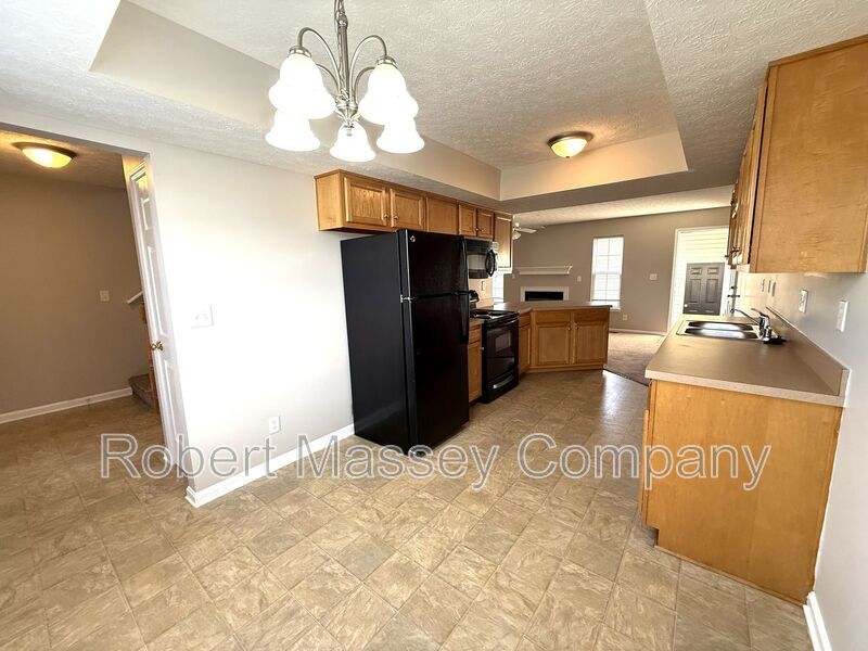 LARGE 2 Bedroom 2 1/2 Bath Townhome with Full Finished Basement and 1 Car Garage property image