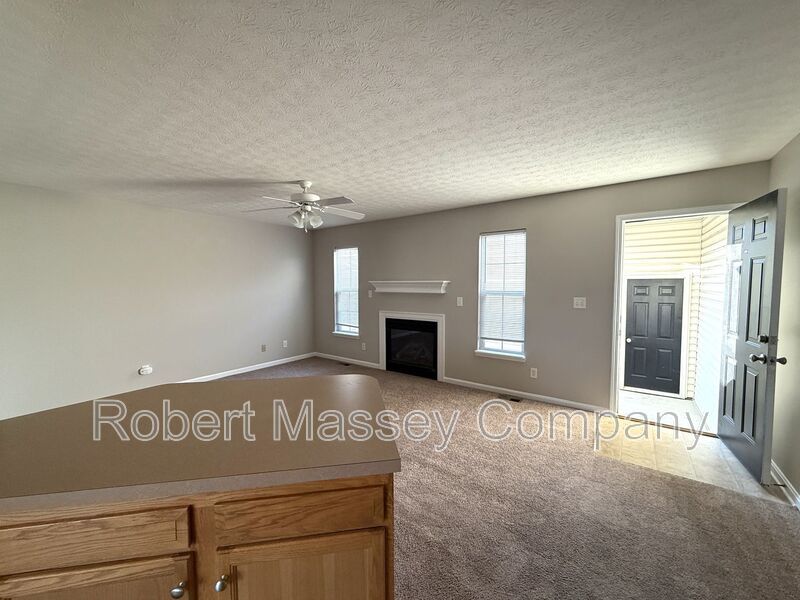 LARGE 2 Bedroom 2 1/2 Bath Townhome with Full Finished Basement and 1 Car Garage property image