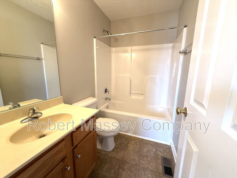 LARGE 2 Bedroom 2 1/2 Bath Townhome with Full Finished Basement and 1 Car Garage property image