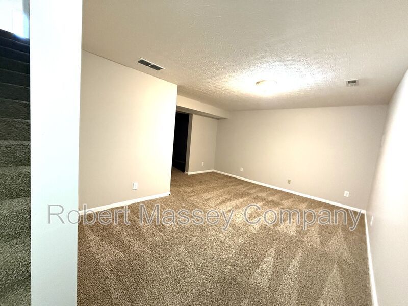 LARGE 2 Bedroom 2 1/2 Bath Townhome with Full Finished Basement and 1 Car Garage property image