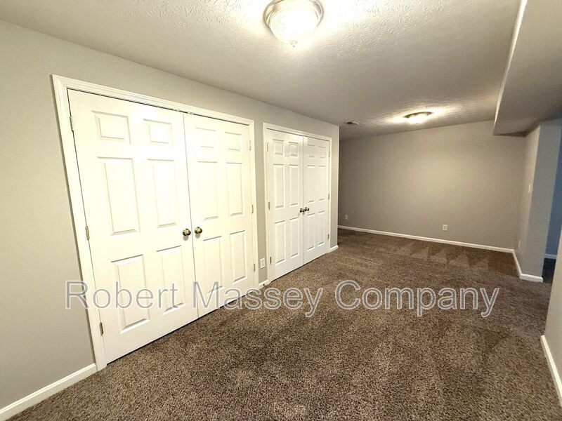 LARGE 2 Bedroom 2 1/2 Bath Townhome with Full Finished Basement and 1 Car Garage property image