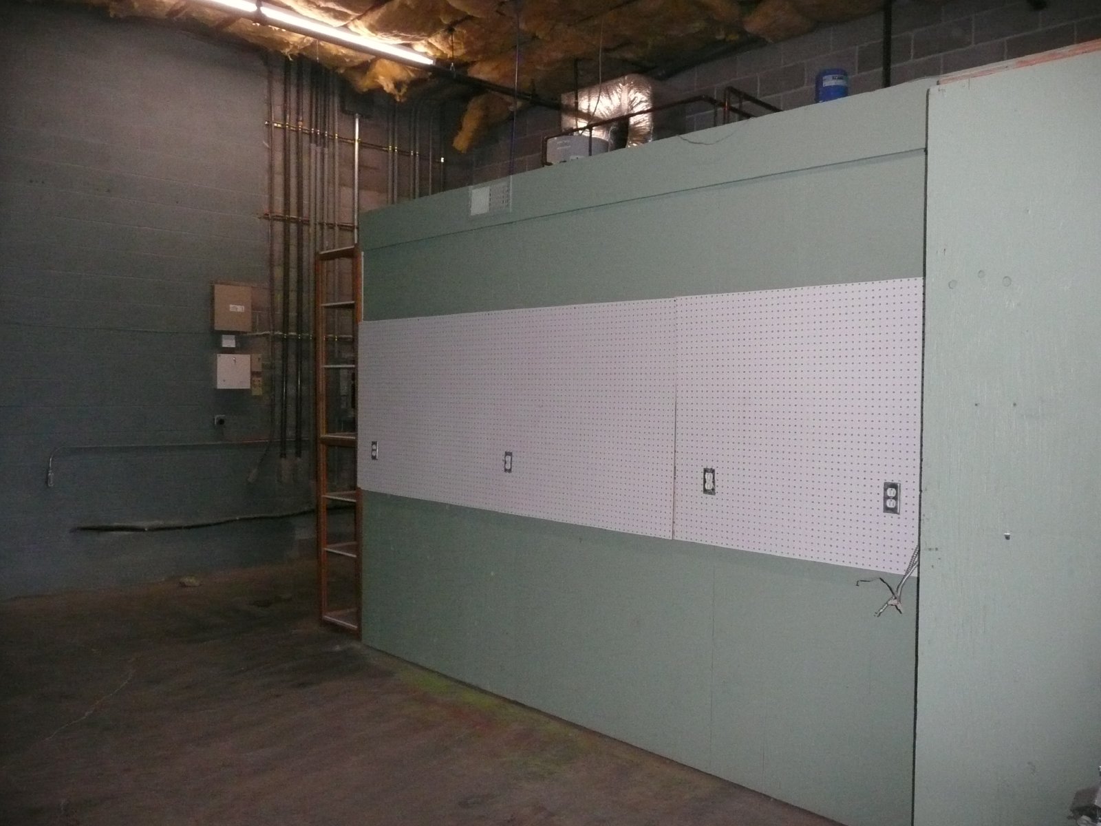 Commercial Warehouse/Office Space for Lease - Near Wattterson Expressway and Poplar Level Rd property image