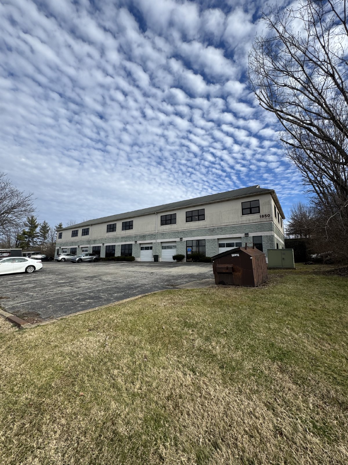 Commercial Warehouse/Office Space for Lease - Near Wattterson Expressway and Poplar Level Rd property image