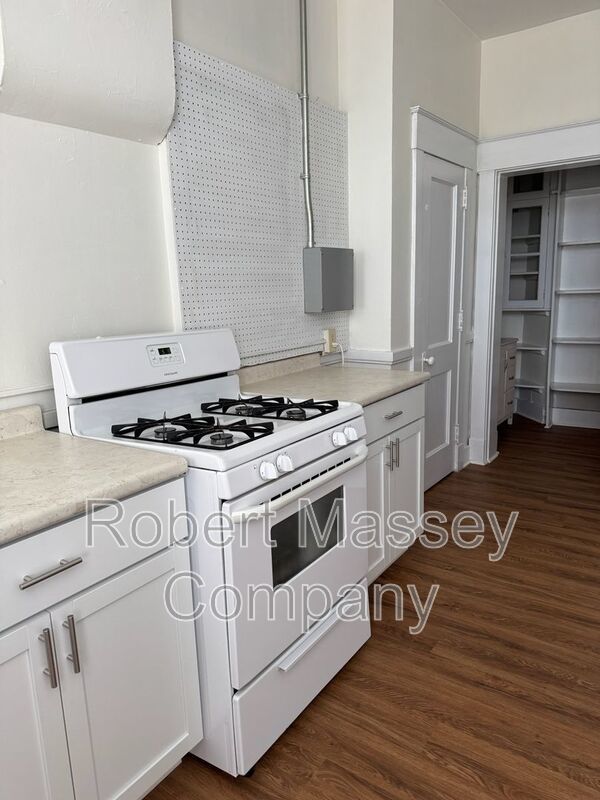 2 Bedroom/1 bath Renovated Apartment Cherokee Triangle! property image