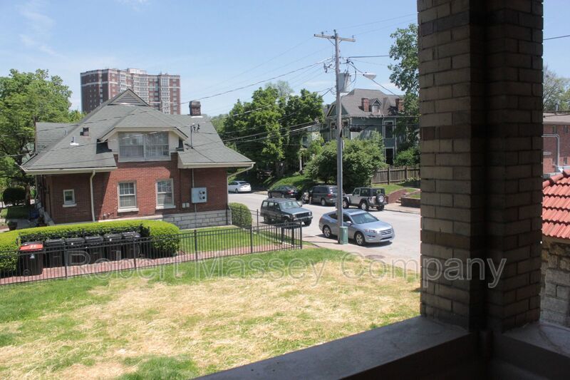 2 Bedroom/1 bath Renovated Apartment Cherokee Triangle! property image