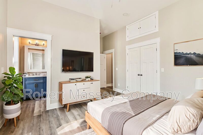 Rare Find!  Brand New Upscale 2 BR, 2 Bath, 2nd Floor Apartment in the Highlands! property image