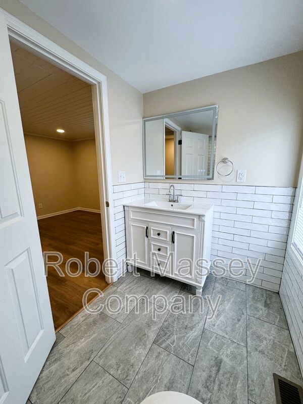 1 Bedroom/1 Bathroom Carriage House Apartment in the Heart of the HIGHLANDS! property image