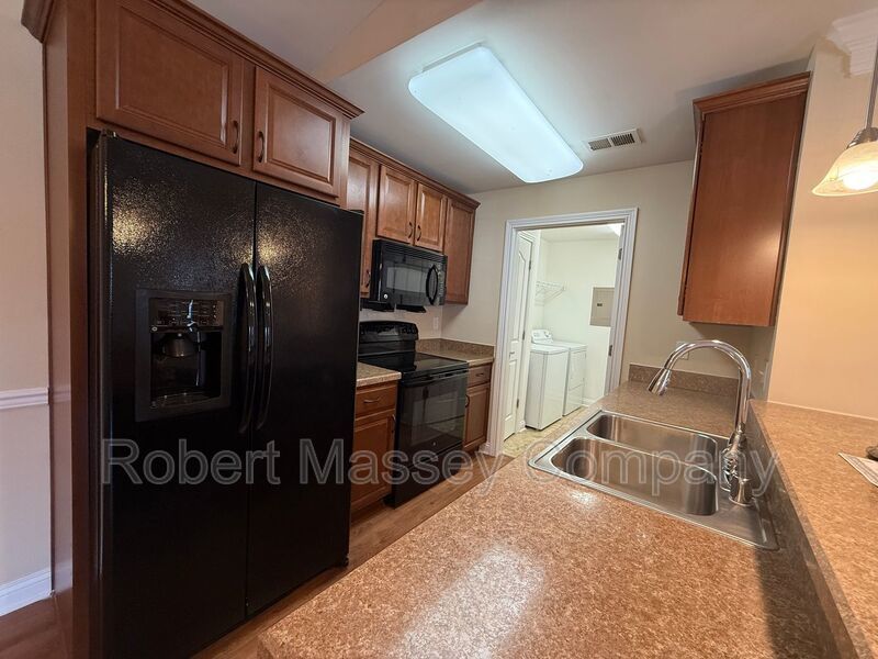 Beautiful 2 bedroom, 2 bath condo located in heart of Middletown MOVE IN SPECIAL FOR QUALIFIED APPLICANTS property image