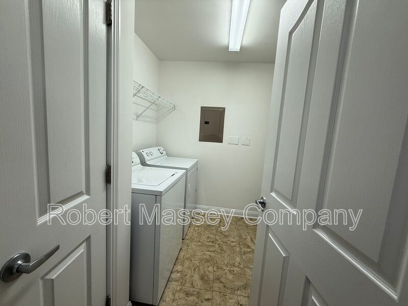 Beautiful 2 bedroom, 2 bath condo located in heart of Middletown MOVE IN SPECIAL FOR QUALIFIED APPLICANTS property image