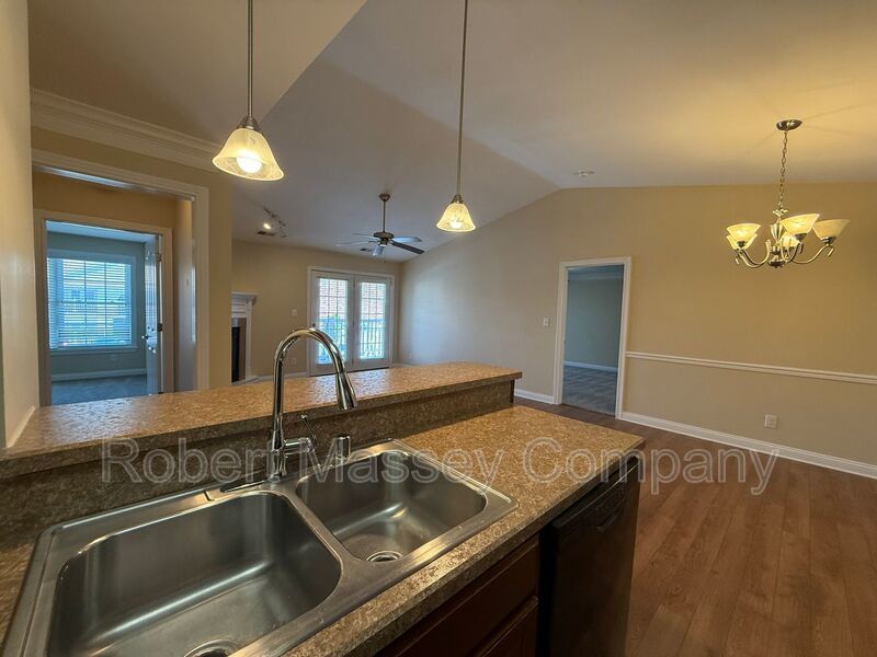 Beautiful 2 bedroom, 2 bath condo located in heart of Middletown MOVE IN SPECIAL FOR QUALIFIED APPLICANTS property image