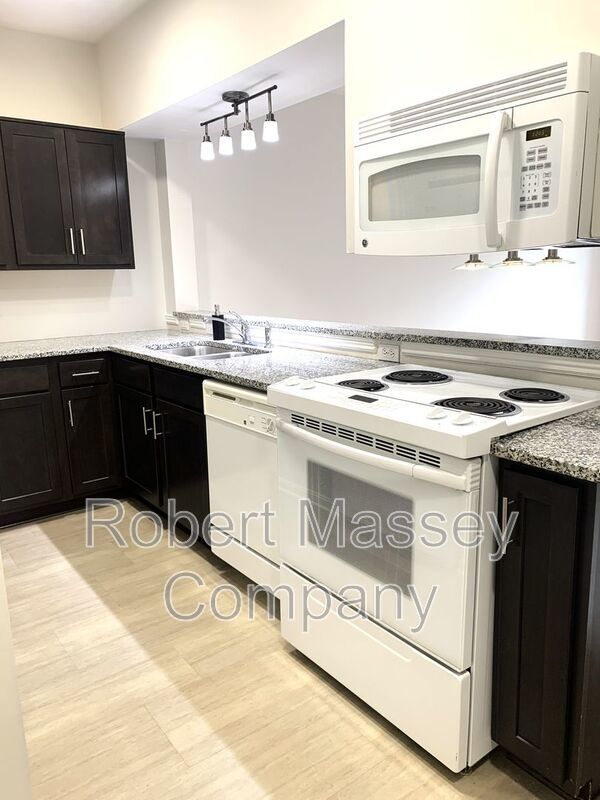 Updated Crescent Hills Condo 2 bed/2 bath - Renaissance Lofts property image