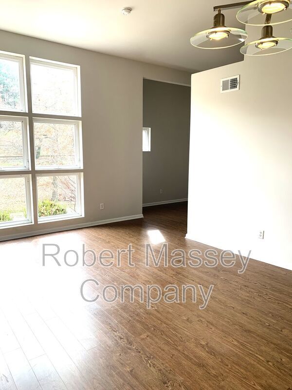 Updated Crescent Hills Condo 2 bed/2 bath - Renaissance Lofts property image