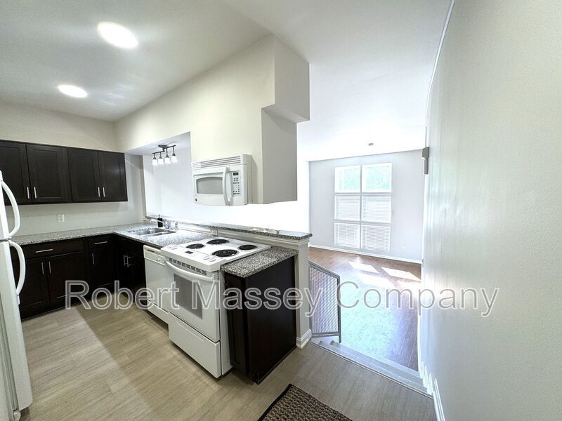Updated Crescent Hills Condo 2 bed/2 bath - Renaissance Lofts property image