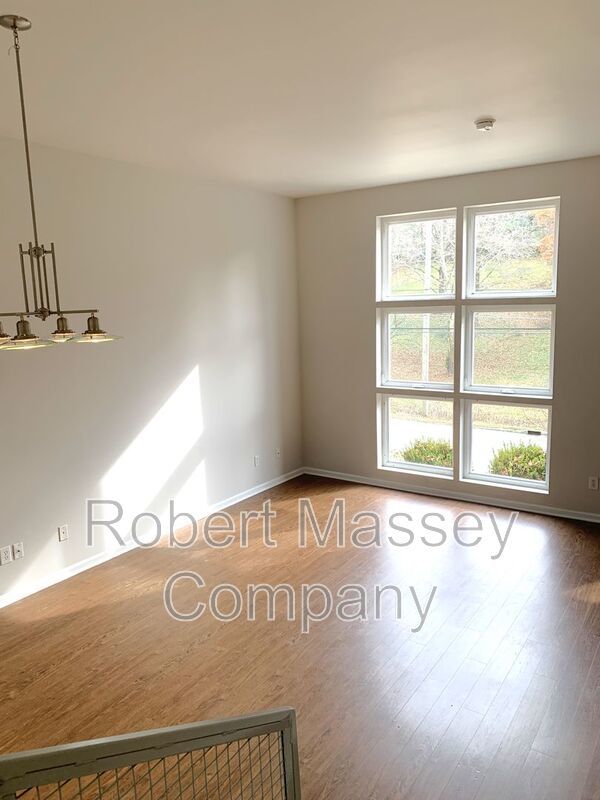 Updated Crescent Hills Condo 2 bed/2 bath - Renaissance Lofts property image