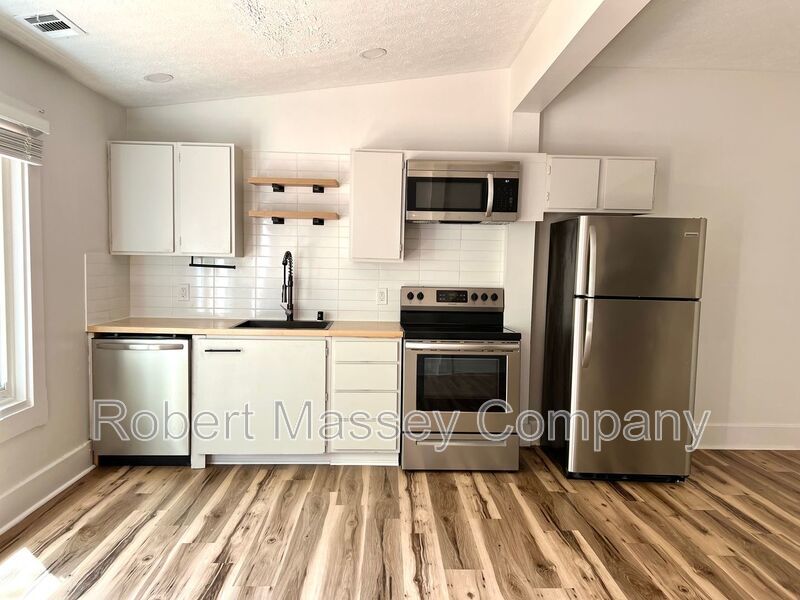 Highlands 2 Bedroom/1 bath; In Unit Washer/Dryer property image