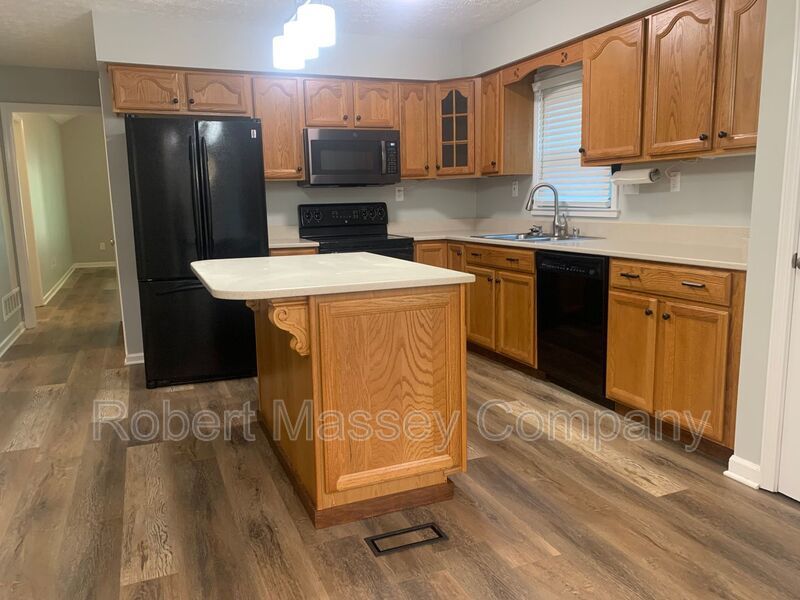 Updated 3bed/2bath St Matthews Home property image