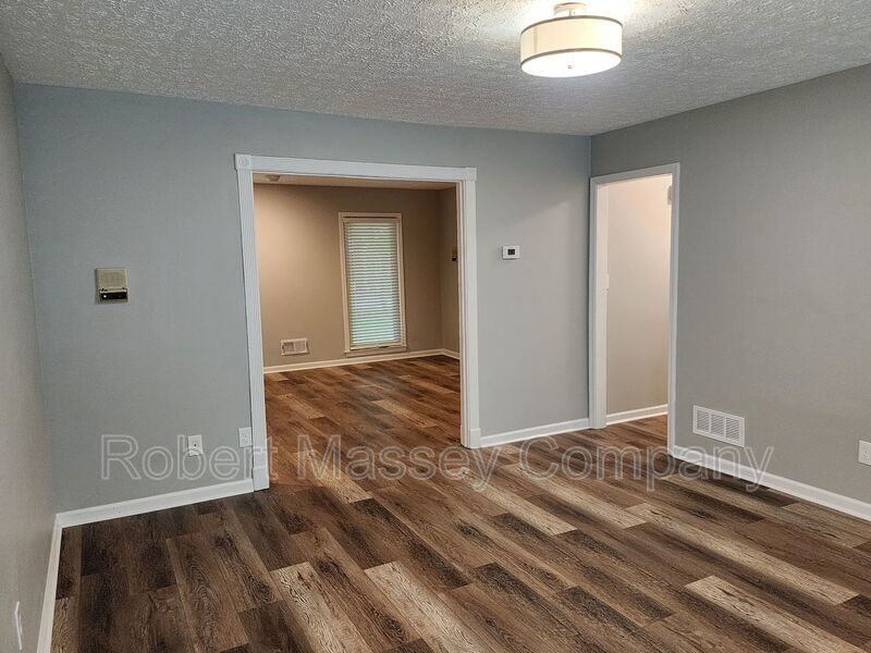 Updated 3bed/2bath St Matthews Home property image