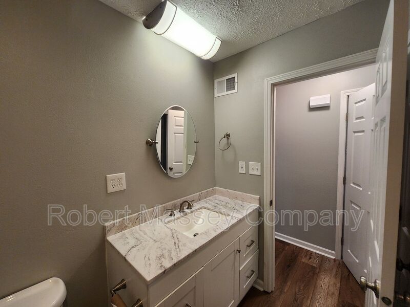 Updated 3bed/2bath St Matthews Home property image