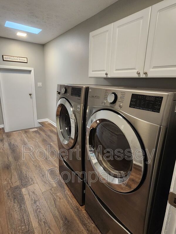 Updated 3bed/2bath St Matthews Home property image