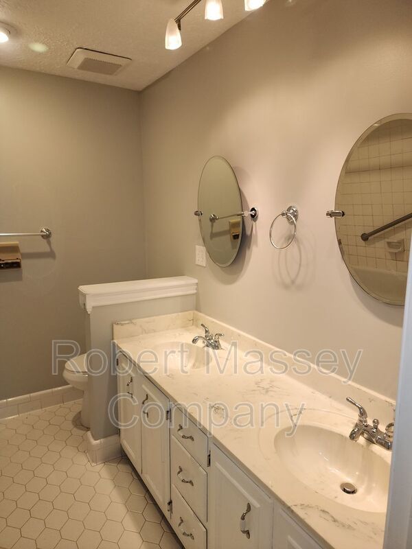 Updated 3bed/2bath St Matthews Home property image