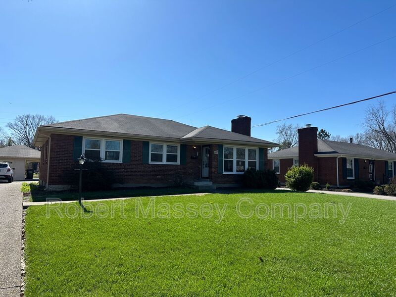 3 bedroom/1.5 bath w/basement in Woodlawn Park. Available mid June property image