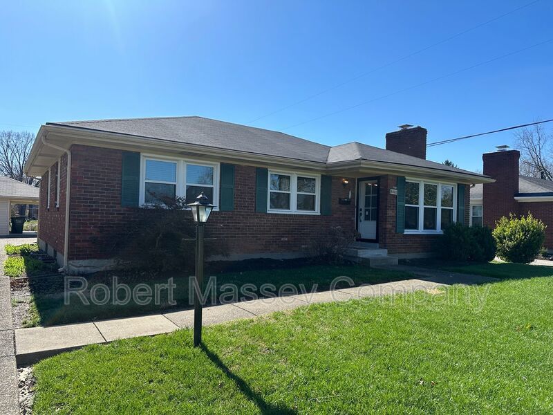 3 bedroom/1.5 bath w/basement in Woodlawn Park. Available mid June property image