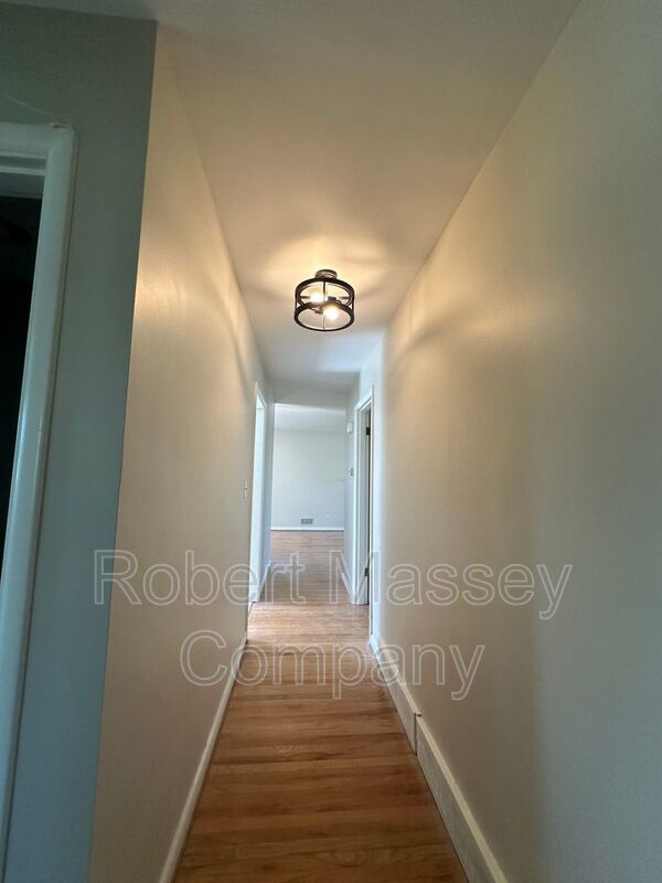 3 bedroom/1.5 bath w/basement in Woodlawn Park. Available mid June property image