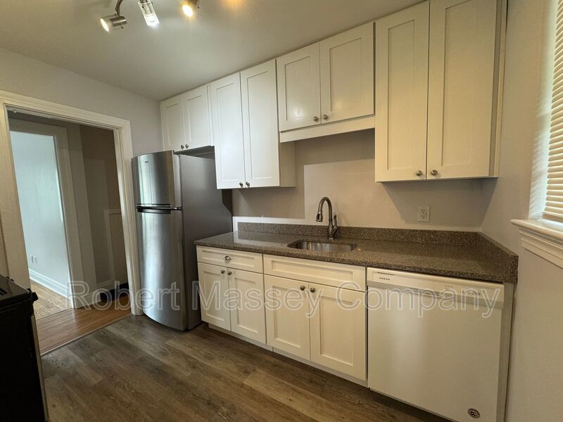 HIghlands 2 Bedroom/1 bath Updated Apartment property image