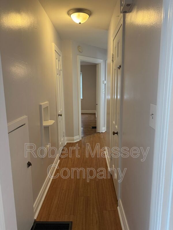 HIghlands 2 Bedroom/1 bath Updated Apartment property image