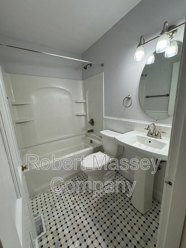 HIghlands 2 Bedroom/1 bath Updated Apartment property image