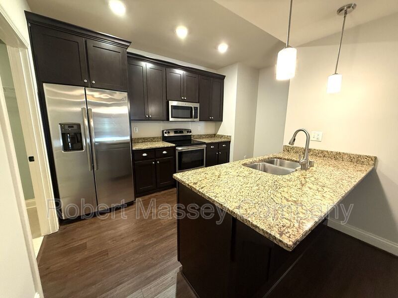 Spacious 2 Bed / 2 Bath Condo in the Heart of Middletown property image