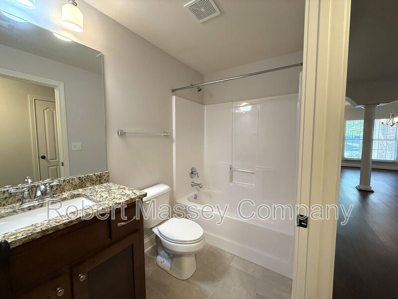 Spacious 2 Bed / 2 Bath Condo in the Heart of Middletown property image