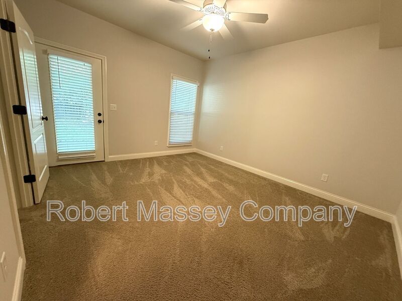 Spacious 2 Bed / 2 Bath Condo in the Heart of Middletown property image