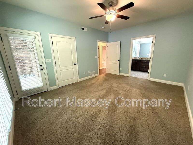 Spacious 2 Bed / 2 Bath Condo in the Heart of Middletown property image