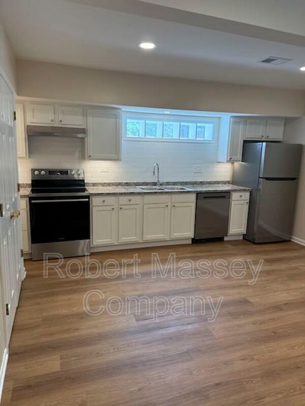Newly Renovated 2-Bedroom Carriage House Apartment in Cherokee Triangle property image