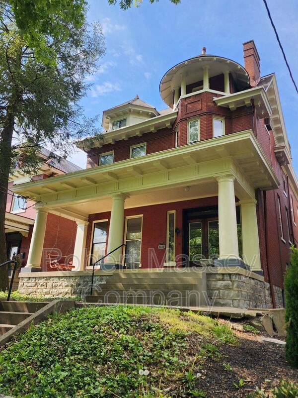Newly Renovated 2-Bedroom Carriage House Apartment in Cherokee Triangle property image