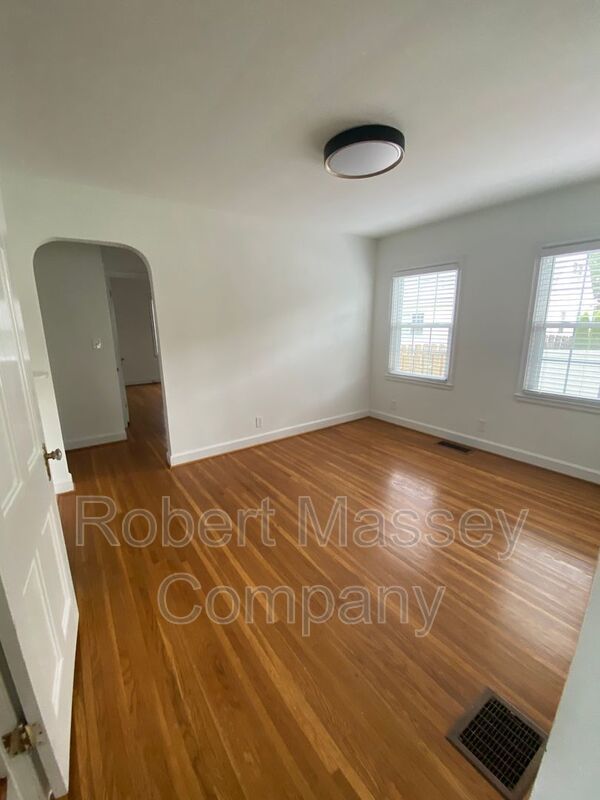 St Matthews Cape Cod Home property image